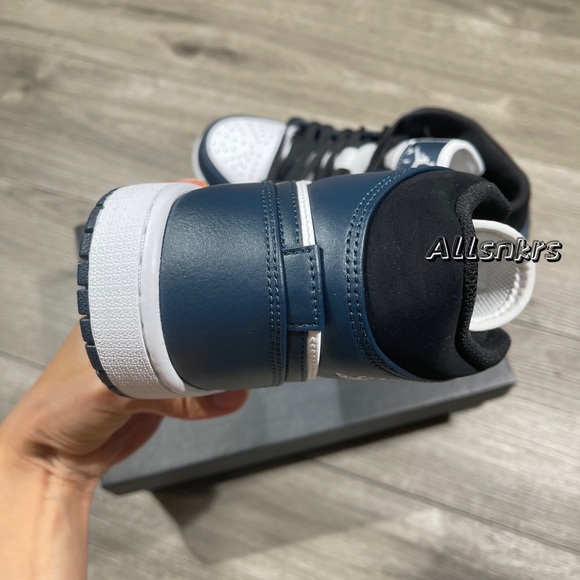 Air Jordan 1 Mid Armory Navy w - Picture 4 of 9